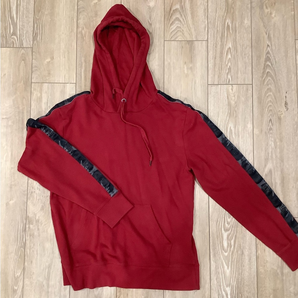 Aeropostale sweatshirt hoodie. Size M. Hoodie drawstring and front pocket